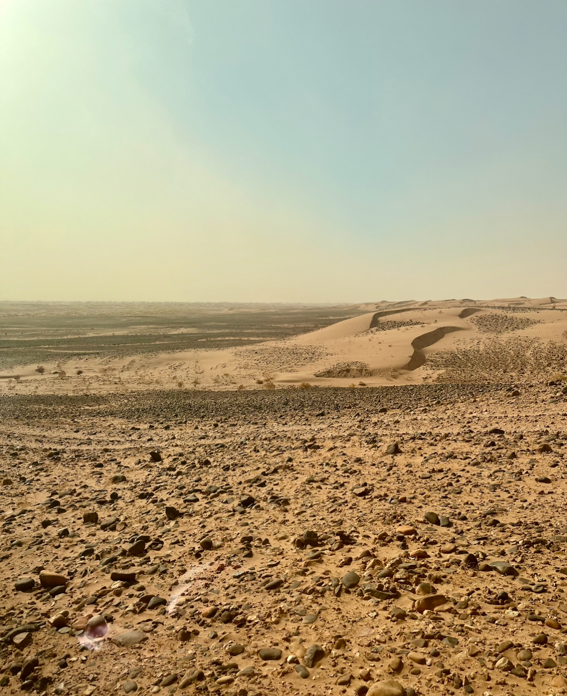 Grande plaine désertique traversée en 4x4 sur la piste de Chegaga